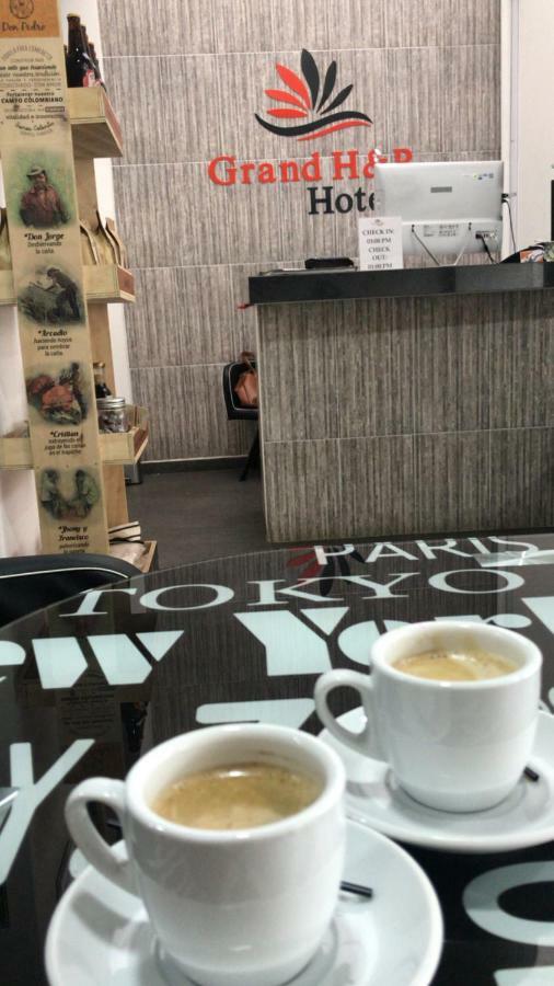 Hotel Grand H&R 比列塔 外观 照片